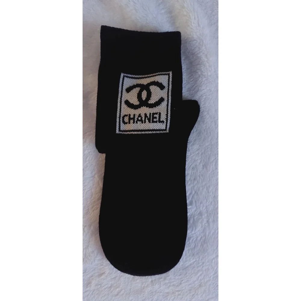 Beauty Black White unisex socks Women Size 7-9